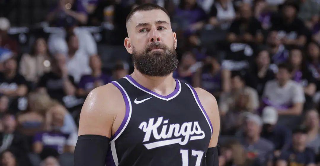 约老师:留下吧,你来首发,我打替补!你笑国王太疯癫,国王笑你看不穿