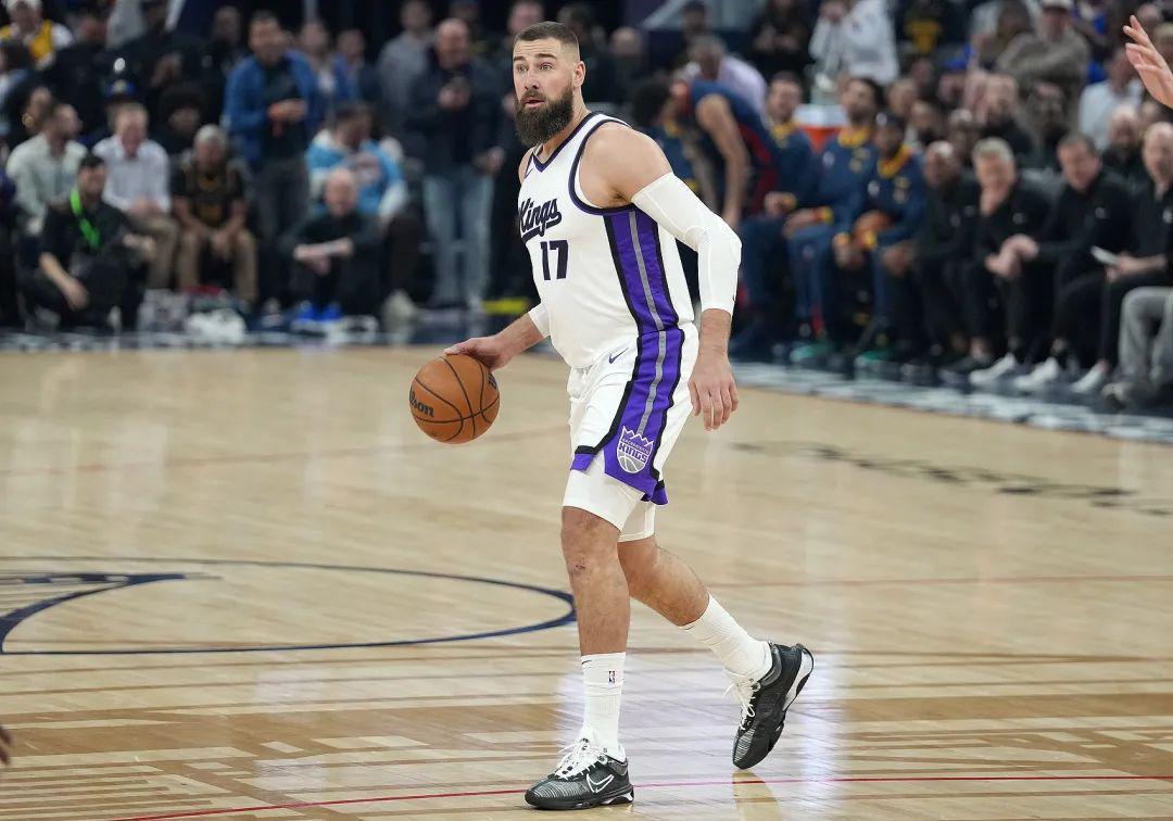 约老师:留下吧,你来首发,我打替补!你笑国王太疯癫,国王笑你看不穿