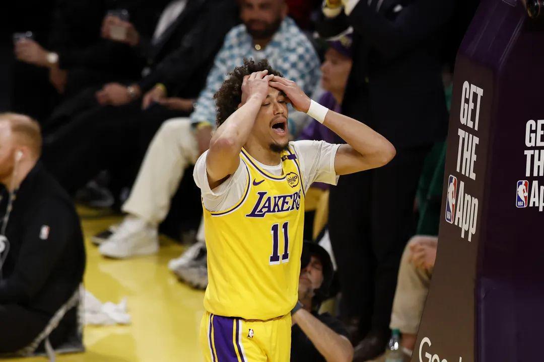 约老师:留下吧,你来首发,我打替补!你笑国王太疯癫,国王笑你看不穿