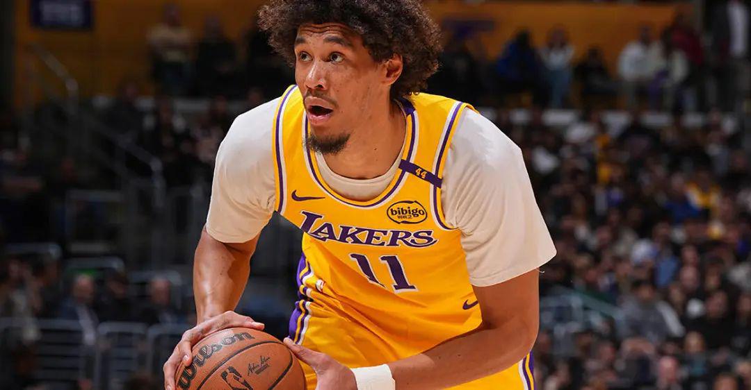 约老师:留下吧,你来首发,我打替补!你笑国王太疯癫,国王笑你看不穿