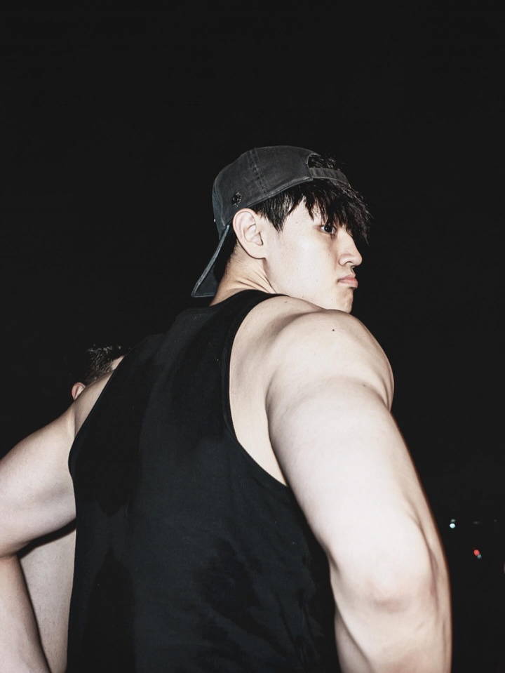 开云体育-留在NBA别回来了！曾凡博更新INS努力训练中！变得相当壮实啊！