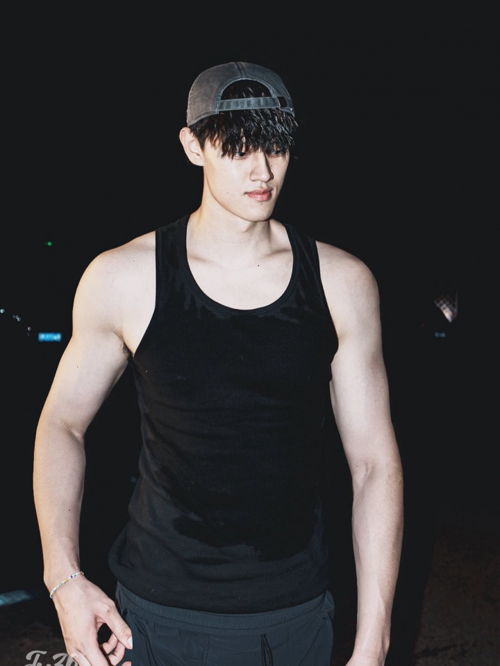 开云体育-留在NBA别回来了！曾凡博更新INS努力训练中！变得相当壮实啊！