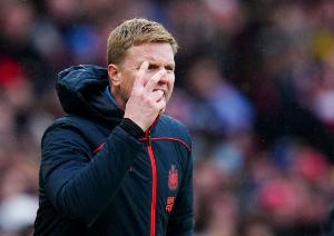 开云体育-伊萨克真的无法挽回?埃迪豪:沟通是关键,但眼下他确实无法出战