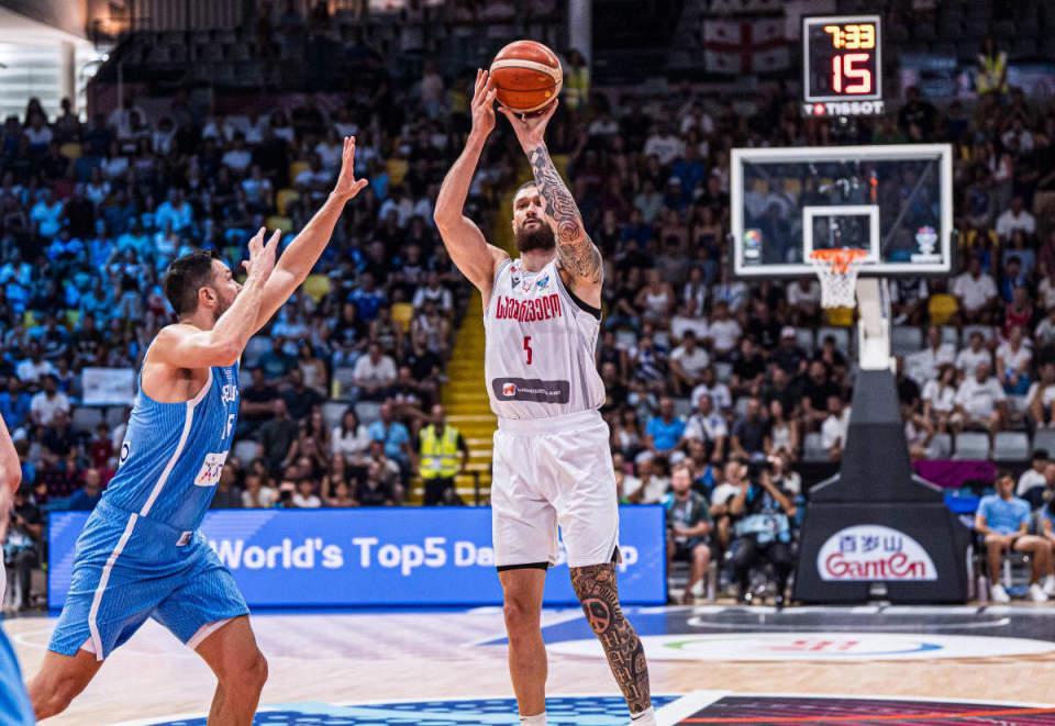 体育平台-独挑大梁！前马刺雄鹿替补内线面对希腊队也算是拼尽全力了？