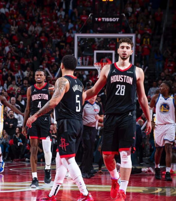 官方入口-25+25+26！火箭队高塔化身得分机器，助球队2胜1负，杜兰特轻松了