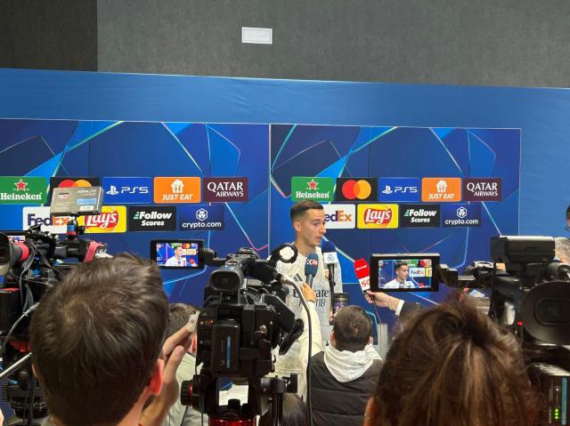 开云体育-【现场】全员梦游遭狂嘘 “伯纳乌厌倦了这支皇马”