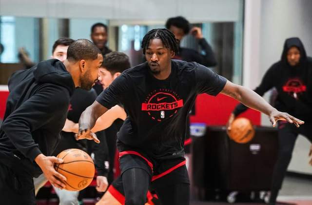 体育平台-16分钟0分，火箭新锋线低迷10场 申京25+15换打法 不打低位是顶级