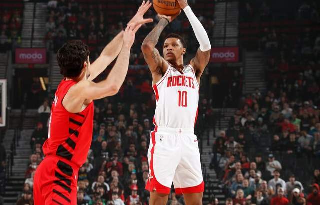 体育平台-16分钟0分，火箭新锋线低迷10场 申京25+15换打法 不打低位是顶级