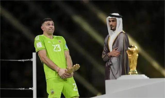 开云体育-【早报】曼市德比上演挡拆？曼联逆转胜曼城！