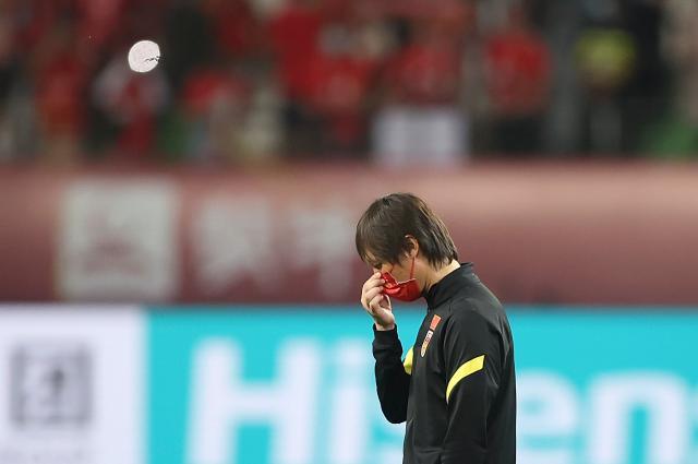 1630842215744078357.jpg 开云app-中日战看谁甩包袱快! 国足或坚持四后卫战术