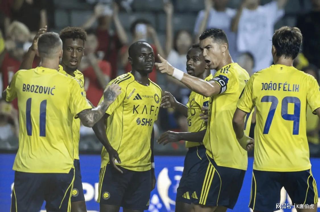 开云app-C罗本可赚足金钱后就转身离开，但太过于较真的性格让他陷入指责